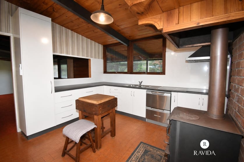 Click to view all images 53 Voigts Road Beechworth VIC 3747 - Image 3