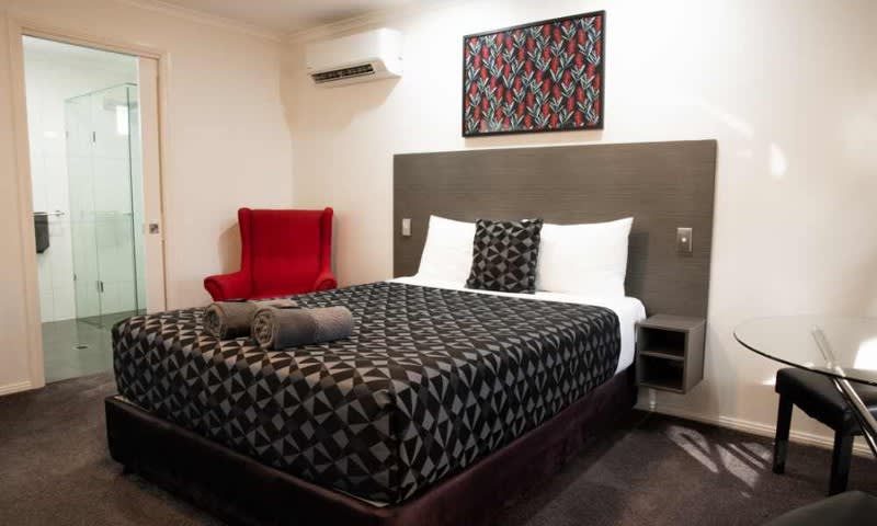 Click to view all images Motel business for sale in Hillston - Image 2