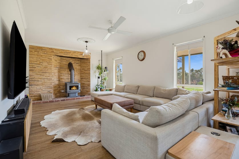 Click to view all images 356 Scenic Rd Dunolly VIC 3472 - Image 2