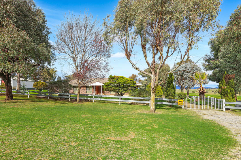 Click to view all images 293 Meadows Lane Tamworth NSW 2340 - Image 2