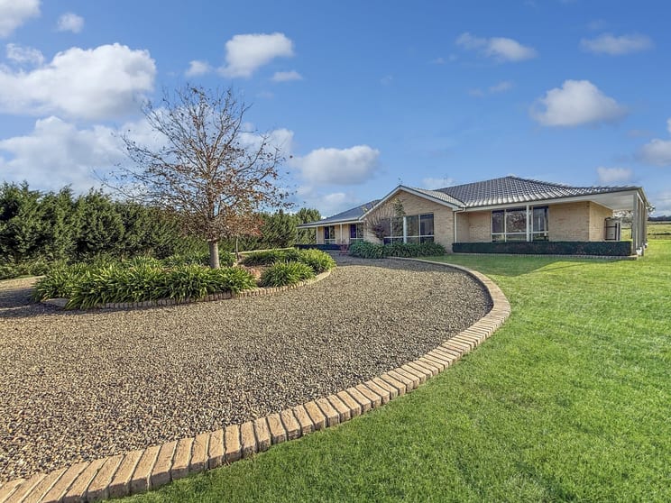 Click to view all images 540 Heathfield Road Boorowa NSW 2586 - Image 1
