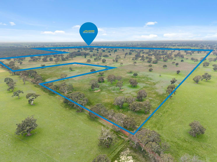 Click to view all images 2697 Dunkeld Cavendish Road Cavendish VIC 3314 - Image 1