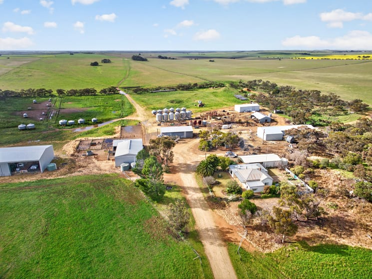 Click to view all images 725 Nunkeri Road Karoonda SA 5307 - Image 3