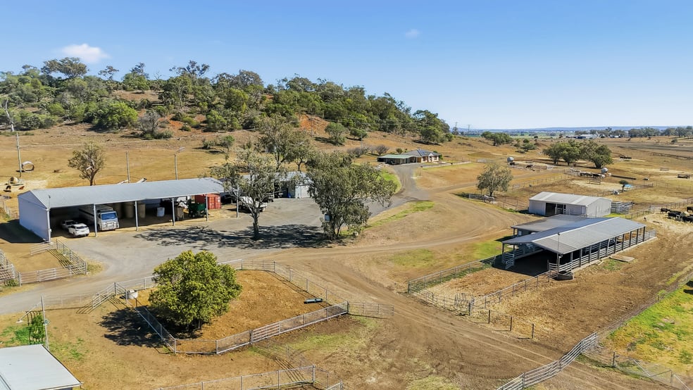 Click to view all images "Mountain Glen" Oakey Pittsworth Road Oakey QLD 4401 - Image 2