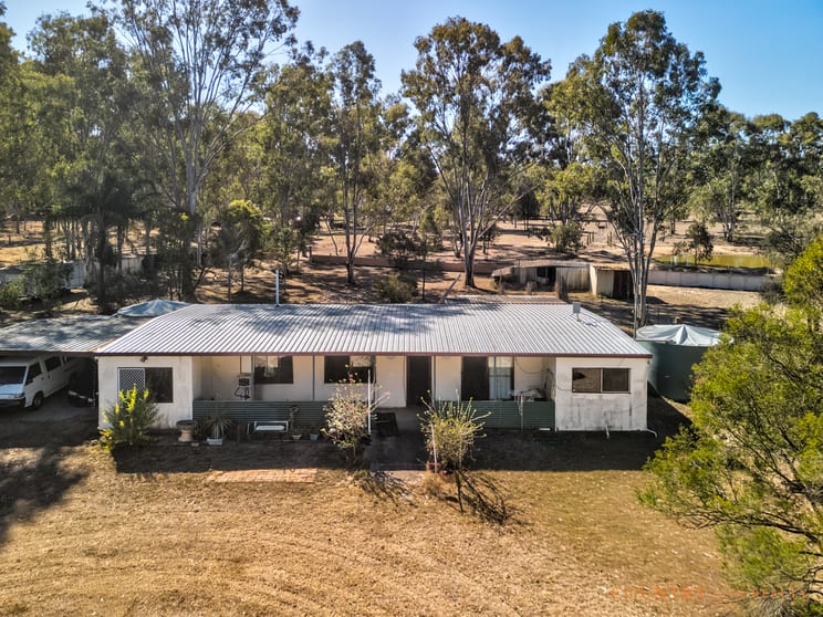 Click to view all images 3 Topaz Crescent Lockyer Waters QLD 4311 - Image 1