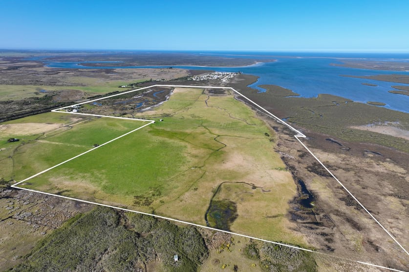 Click to view all images 492 Manns Beach Road Manns Beach VIC 3971 - Image 3