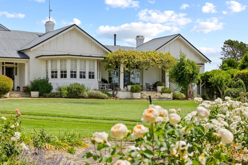 Click to view all images 594 Dog Trap Road Yass NSW 2582 - Image 1