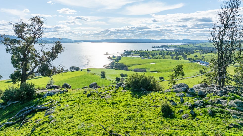 Click to view all images 1080 Lake Road Bethanga VIC 3691 - Image 2