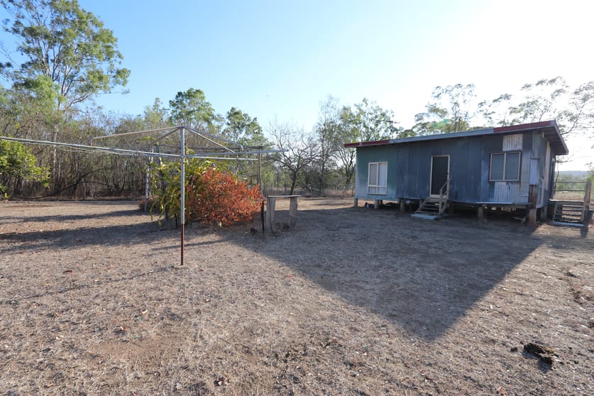 Click to view all images 104 Arthur Street Westwood QLD 4702 - Image 2