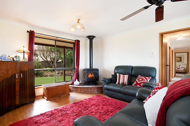 Click to view all images 18 Annette Close Woodberry NSW 2322 - Image 3