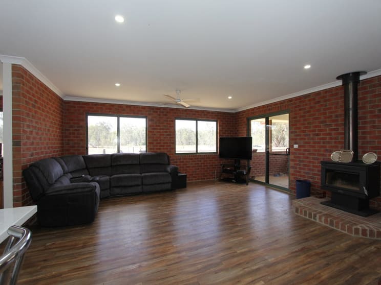 Click to view all images 69 Cochranes Road Heathcote VIC 3523 - Image 3