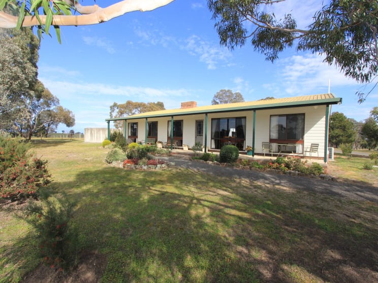 Click to view all images 16 Moorabbee Road Heathcote VIC 3523 - Image 1