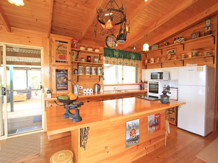 Click to view all images 58 Field Road Heathcote VIC 3523 - Image 3
