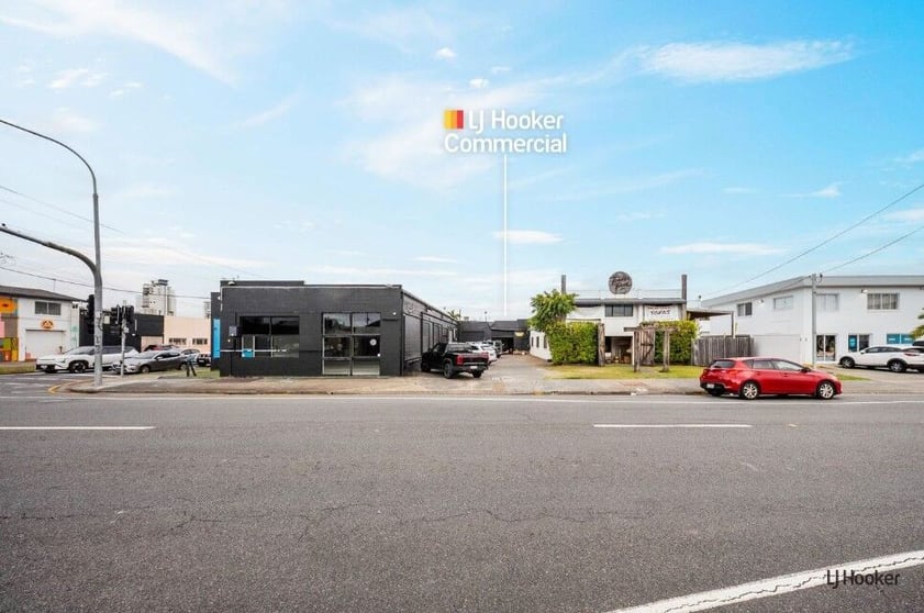 Showrooms / Bulky Goods commercial property for lease at 20 & 22 Christine Avenue Miami QLD 4220