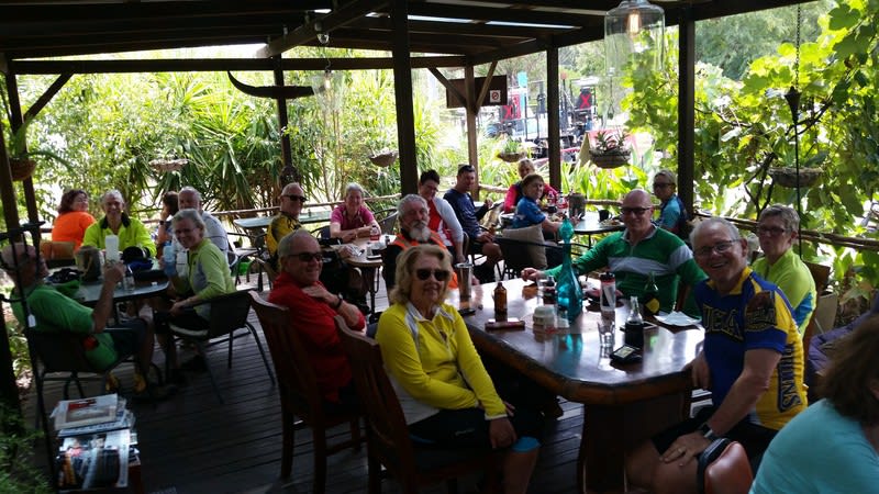 Bar and cafe recently closed- Food and liquor licence available