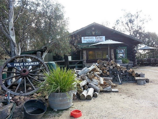 Iconic Log Cabin Tea House Restaurant With Top Views Under Mt Gladstone Lookout