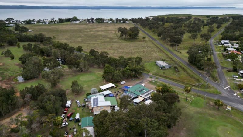 39 acre land bank looking onto Fraser Island 39 acre land bank looking onto Fraser Island