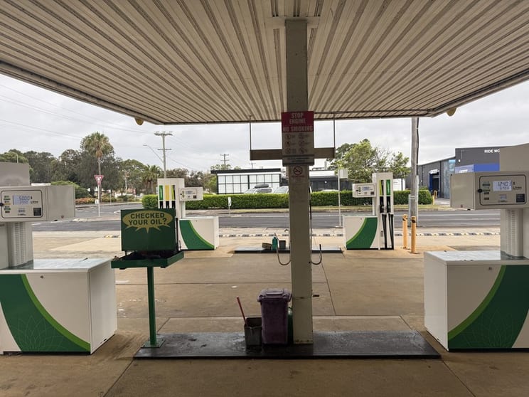 Freehold, Property & Business Sale. Petrol Station & Workshop
Massive Potential. Freehold, Property & Business Sale. Petrol Station & Workshop
Massive Potential.