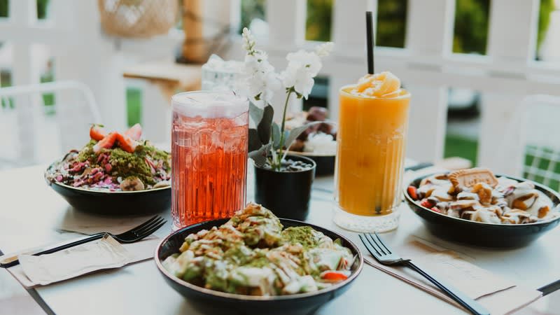 Fully under management Dessert Business Southeast Suburb Ref: 1533 Fully under management Dessert Business Southeast Suburb Ref: 1533
