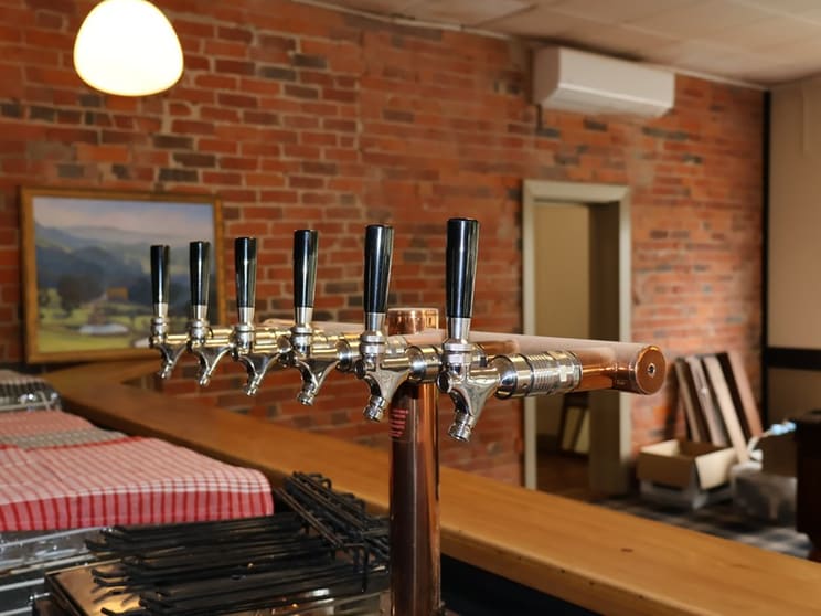 REDUCED! A Brand New Refurbished Hotel In The Heart Of The Goldfields - 148HL REDUCED! A Brand New Refurbished Hotel In The Heart Of The Goldfields - 148HL