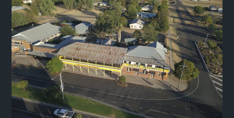 An Iconic Country Renovator Hotel in the Heart of Mitchell