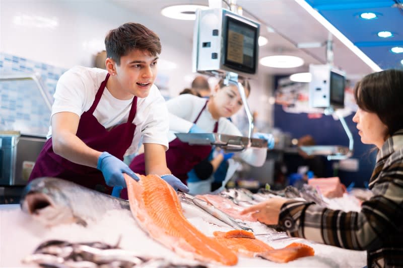Well Established Busy Fresh Seafood Shop Ref: 14461 Well Established Busy Fresh Seafood Shop Ref: 14461