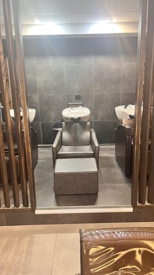Fully Fitted Hair Salon Walk In & Start Trading