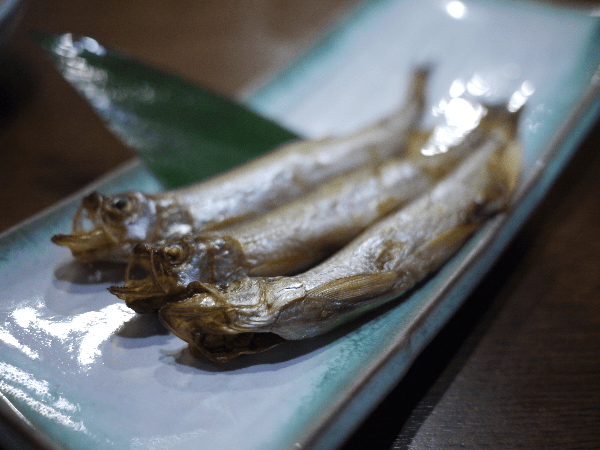 "Grilled Shishamo with Roe" - A Popular Drinking Snack Among Locals