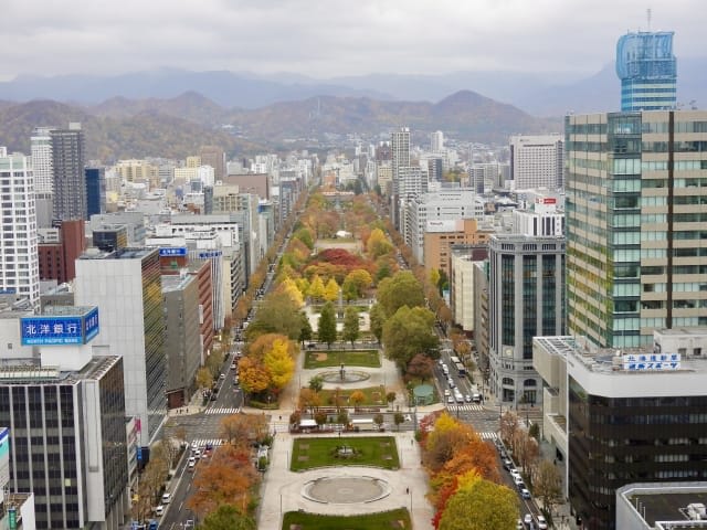 Beautiful Streetscapes Colored by Fall Foliage