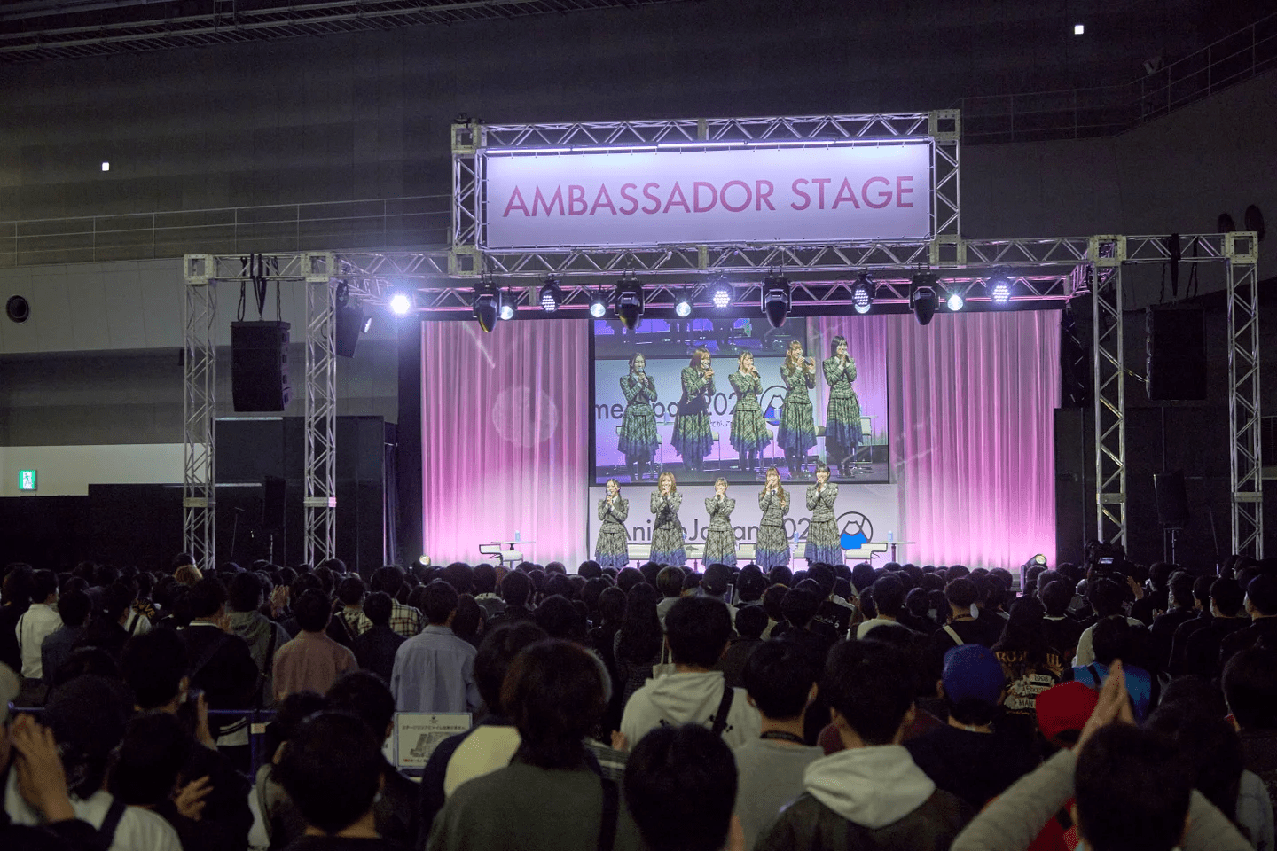 Decide in Advance Whether to Prioritize Merchandise or Exhibitions and Stages