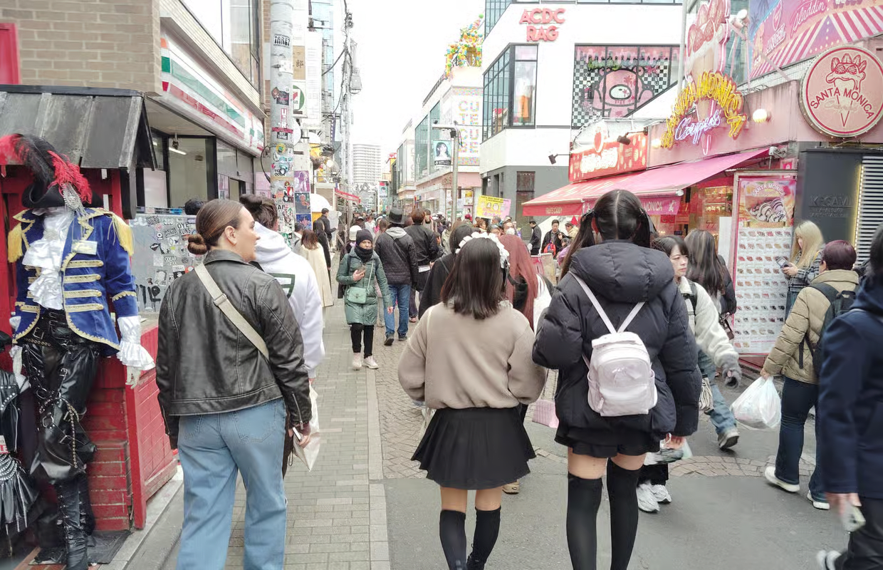 Harajuku Takeshita Street Guided Tour with Sweets