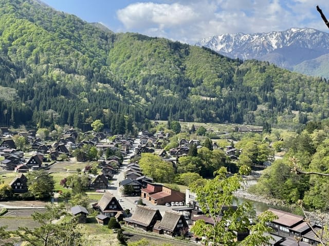 Half a day is sufficient for sightseeing in Shirakawa-go itself