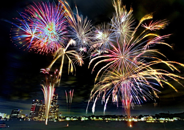 Kawasaki City Founding Anniversary Tamagawa Fireworks Festival
