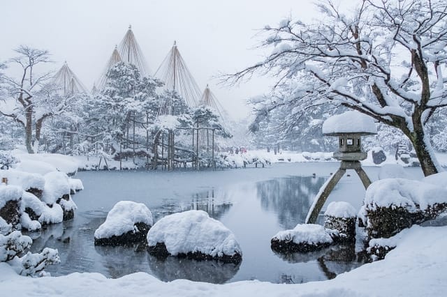 Kenroku-en winter
