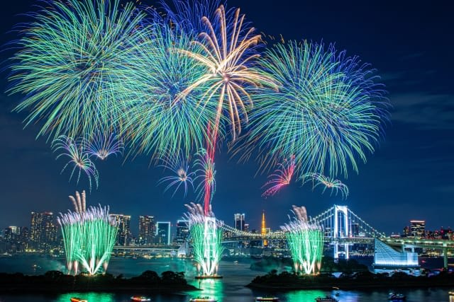 "Odaiba Rainbow Fireworks" Held in December