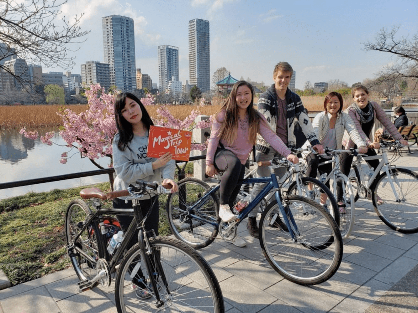 3-Hour Tokyo city Highlights Sunset Bike Tour