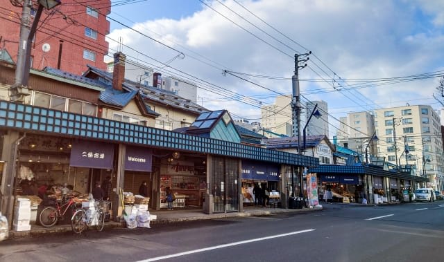 When Visiting Sapporo Nijo Market, Go Before 10 AM When Products Are Fully Stocked