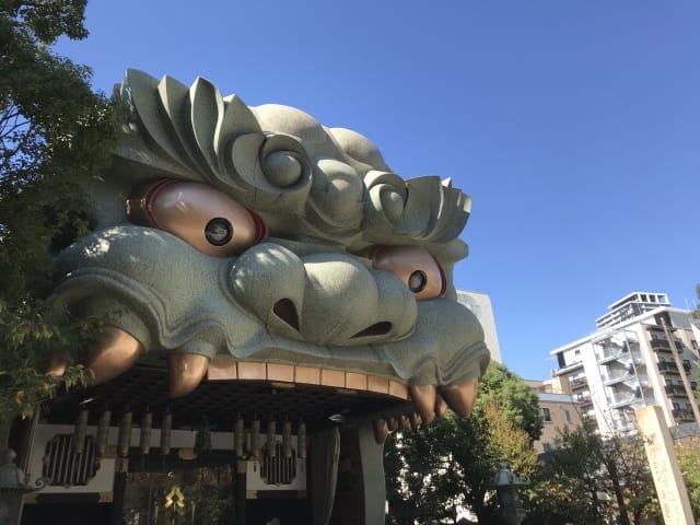 The Instagram-Worthy "Evil-Warding Lion" of Namba Yasaka Jinja Shrine