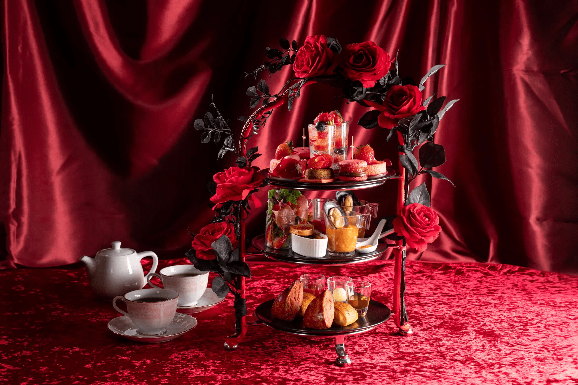 Strawberry Afternoon Tea "Fraise et rose rouge"