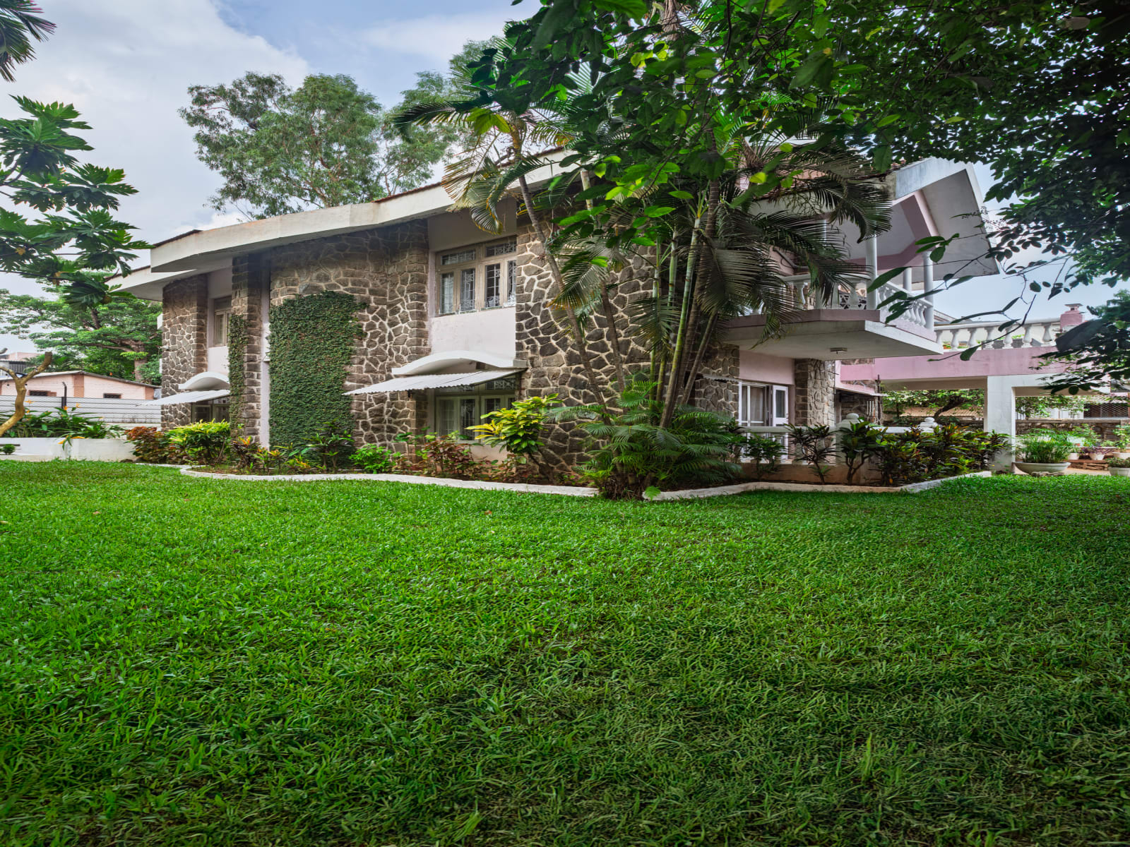 Garden View – Lush Greenery All Around