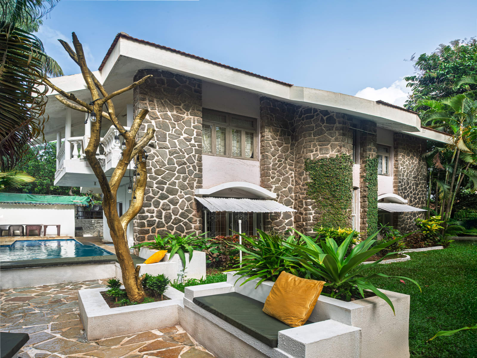 Garden View – Lush Greenery All Around