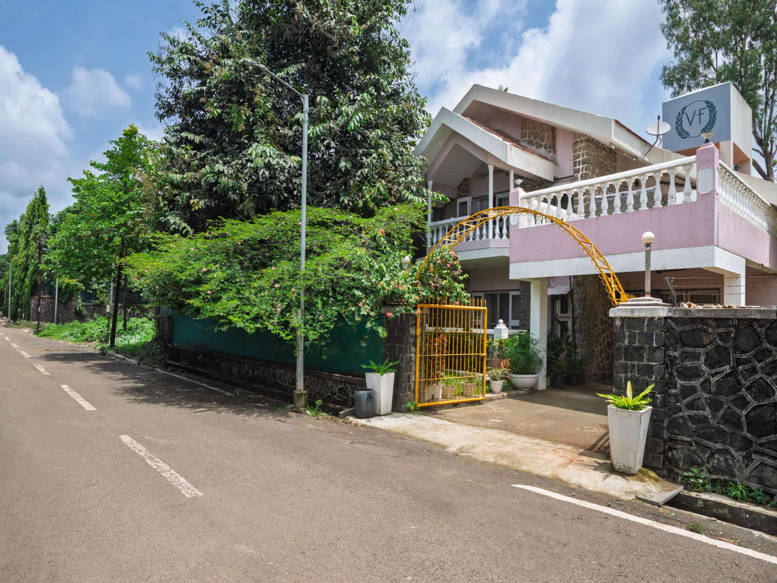 Entrance – A Relaxing Vacation Awaits