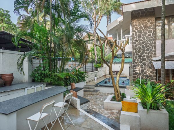 Villa Francis outdoor dining area