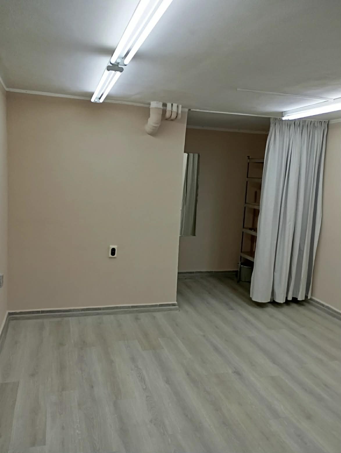ТЪРГОВСКО ПОМЕЩЕНИЕ В КЮЧУК ПАРИЖ Пловдив