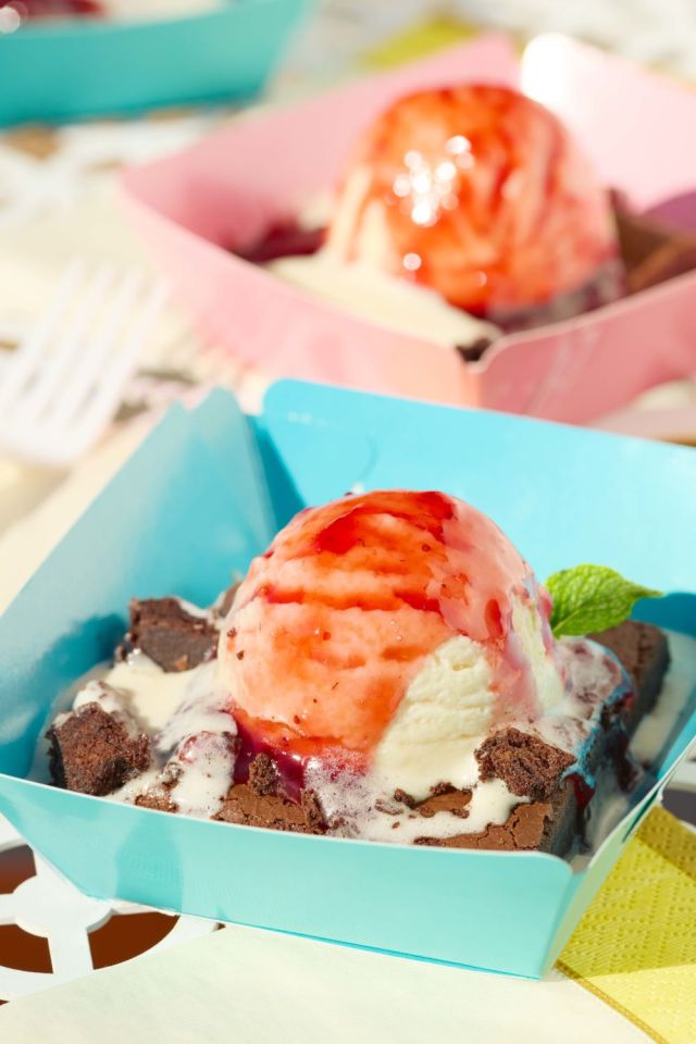 "Samantha" Dark Chocolate Brownie with Strawberry Jam