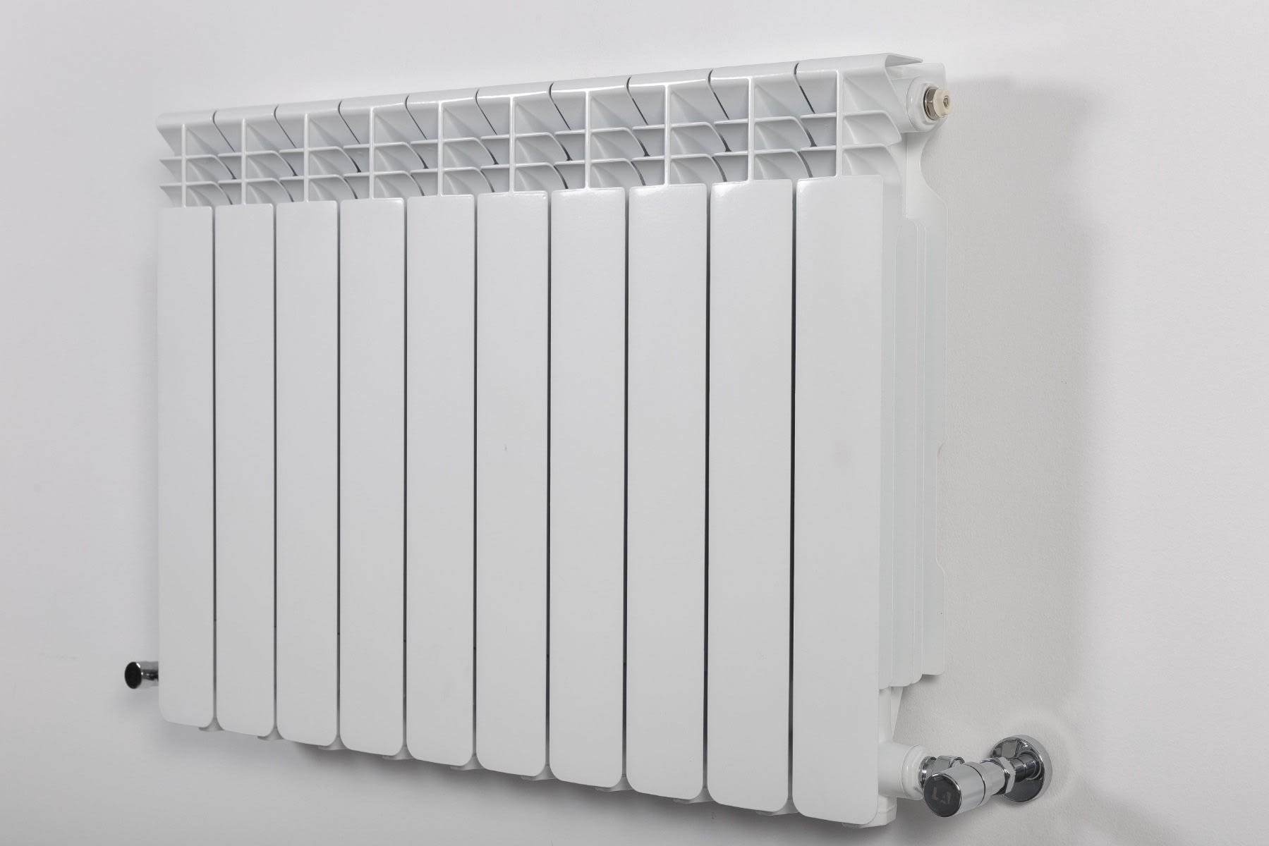 Алуминиев радиатор Radiatori2000 Heylos H350, 10 глидера, 890W, 2.6л вода
