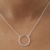 Avoin Hammered Circle riipus kaulakoru