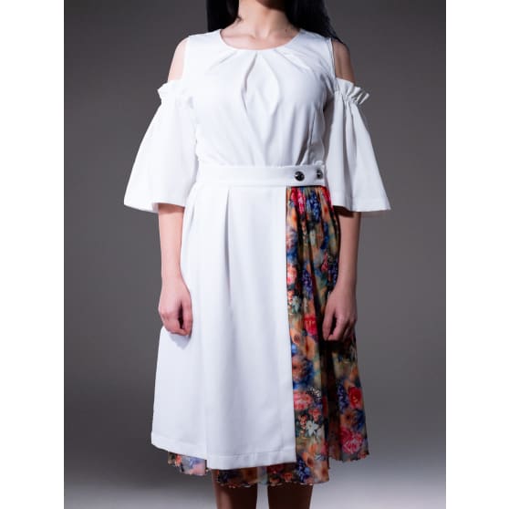 Ruffled white dress with cut-out sleeves and a removable kilt skirt