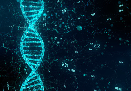 Ein leuchtendes, stilisiertes Bild einer DNA-Helix in Blau- und Grüntönen auf einem dunklen Hintergrund. Um die DNA-Helix herum sind verschiedene Zahlen und Datenpunkte verteilt, die auf eine Verbindung von Genetik und Datenanalyse hinweisen.