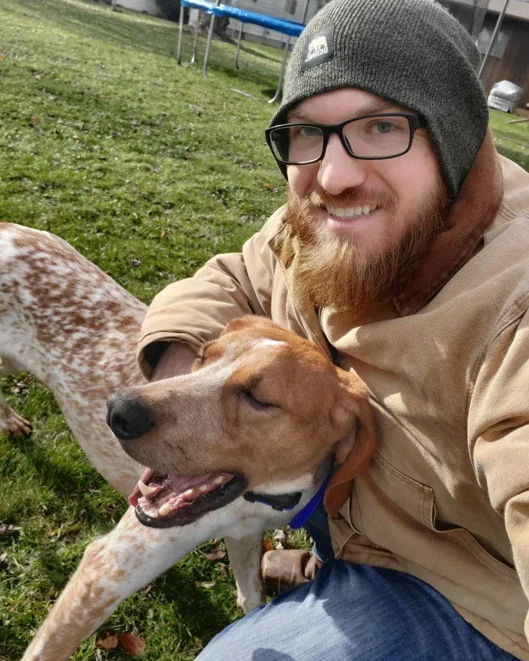 Hank, an American English Coonhound tested with EmbarkVet.com